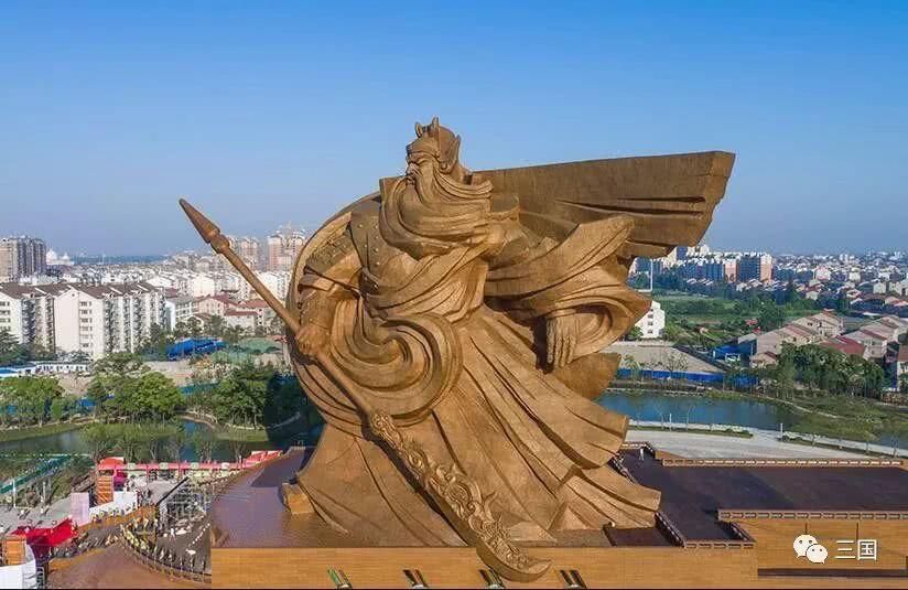 关公圣像屹立的这艘古代战船内部,是一个8000平方米关公纪念馆