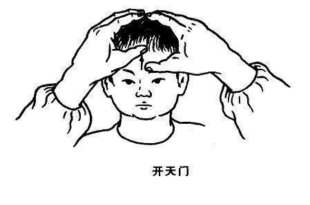 感冒,小儿流鼻涕也可以适用推拿来缓解,同时也要针对宝宝流鼻涕的性状