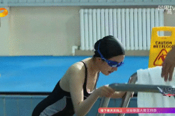 我们先来看动图,当wuli大幂幂下水时.有种穿衣显瘦,脱衣有肉的感觉.