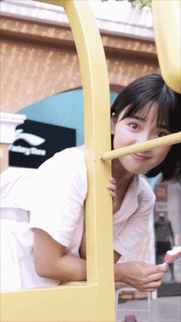 搞笑gif:姑娘快别笑了,我真的快忍不住了!