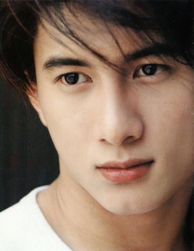 2000年出生的男明星,2000年出生的女明星 吴彦祖,吴亦凡,吴尊这些长得好看的男明星 原来有一个