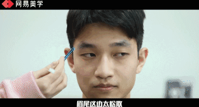 大多数男生眉毛有一个共性:眉尾野蛮生长,较杂乱;眉毛发量不均,左右