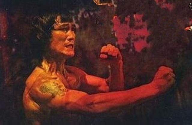 一代武打影星陈惠敏,虽然黑道出身,外界评价为世界华人的骄傲