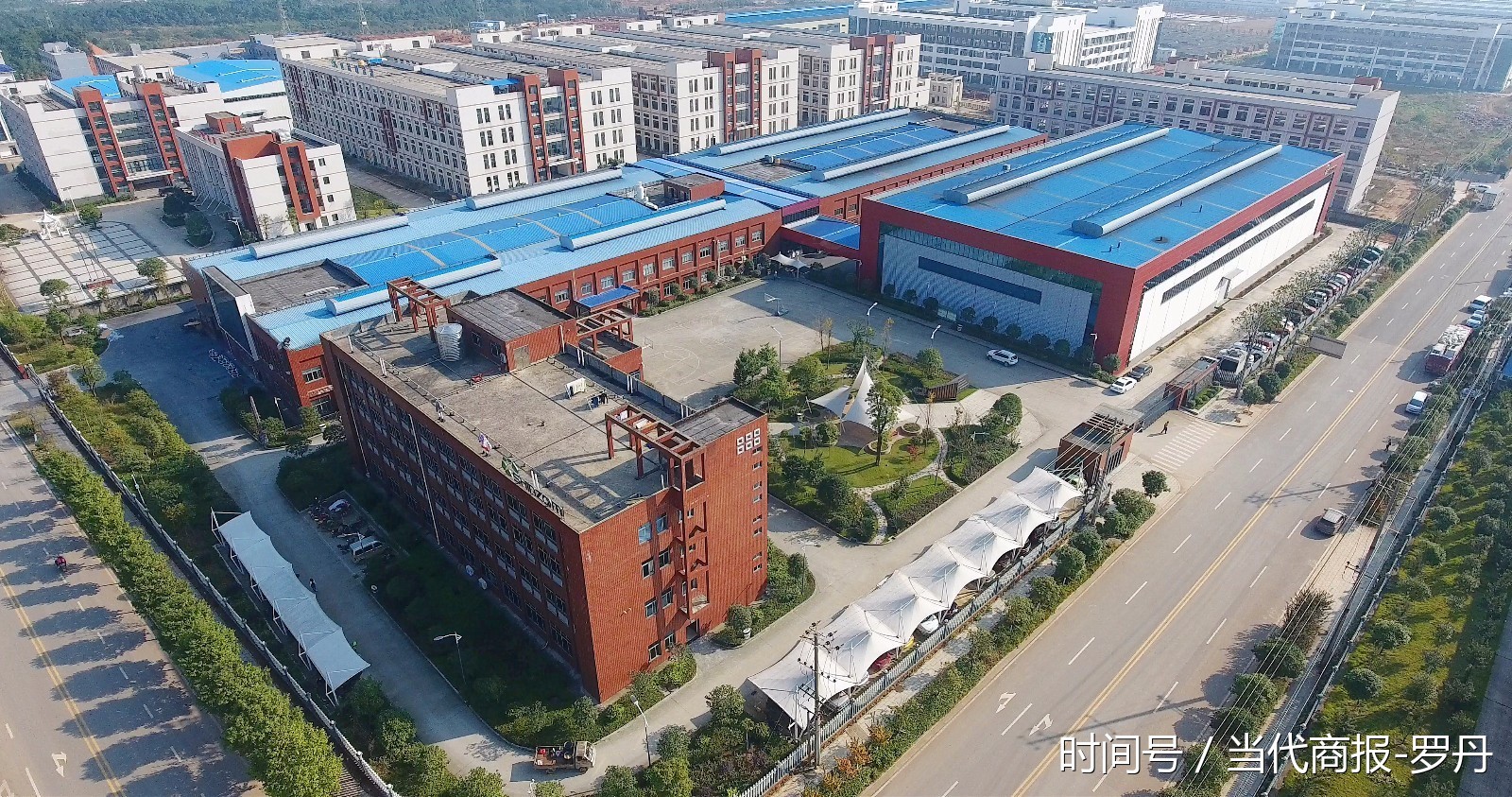 万鑫精工是一家装备制造企业,以生产减速机和减速马达为主,客户包括