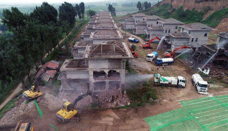 中央重拳整治秦岭违建别墅 谁把景区变成"非富即贵"的后花园?