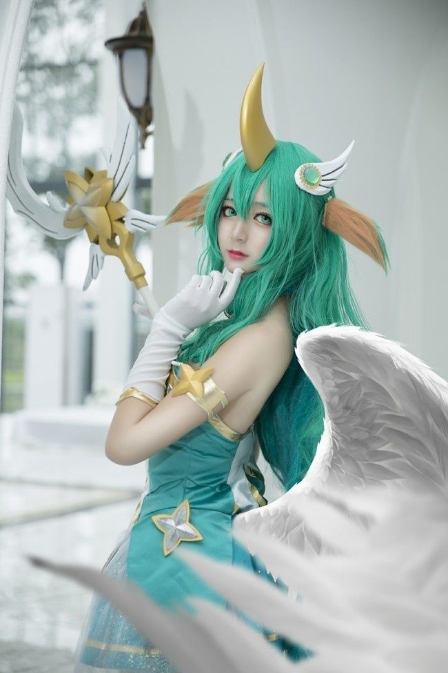英雄联盟:星之守护者奶妈超美玩家同人cosplay