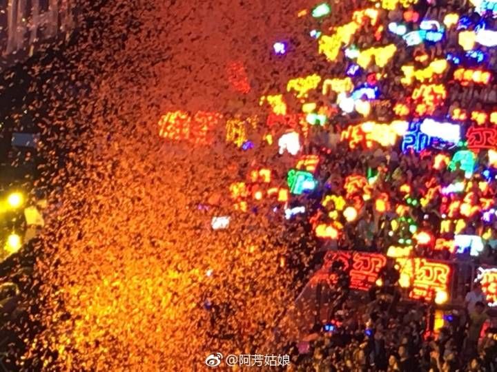 [tfboys][分享]170812 时代想尽办法弄橙海 橙色彩带永不倒