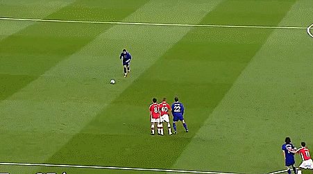 首球来自c罗底线斜传助攻.