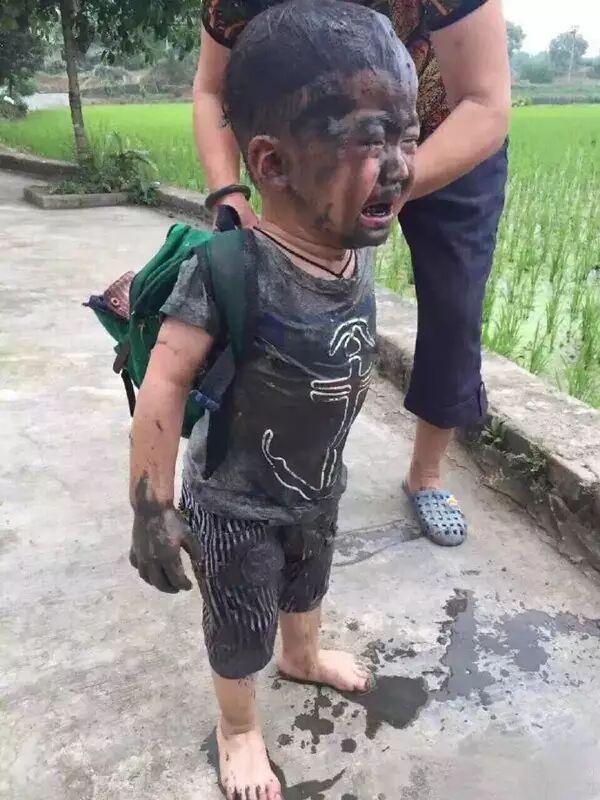 爆笑内涵图:喝酒进错门,兄弟你没老婆你不知道吗?