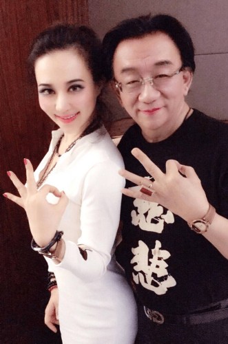 侯耀华儿子疑发声:遗憾碰到垃圾我洁身自好