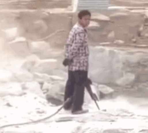 最新一期内涵爆笑动图 这少妇真会玩,小伙子惊呆了!