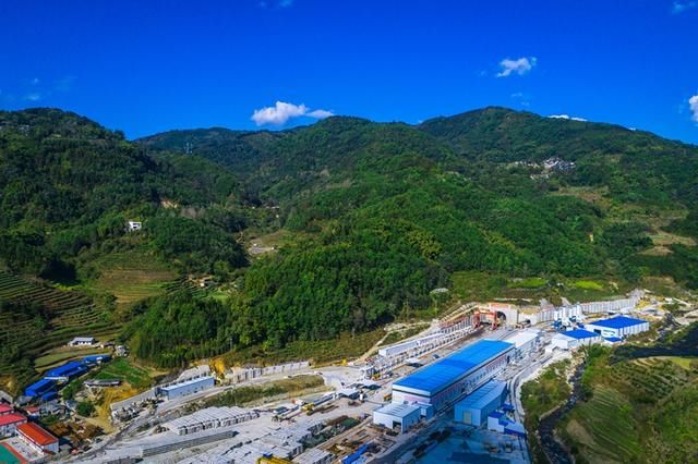 云南高黎贡山 大国重器给力 中国最长铁路隧道开启"快进"模式