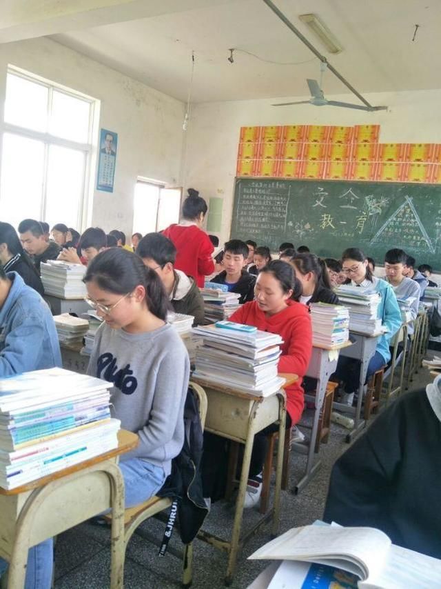 常德市安乡县陈家嘴中学教师刮丽娟:坚守三尺讲台的"孕妈"