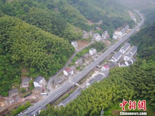 外婆家吴国平"一眼相中"浙江马岭脚村 称"因路结缘"