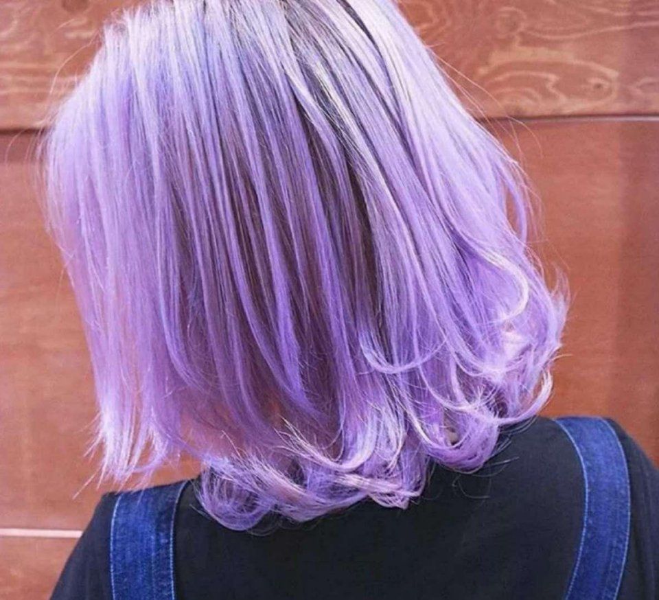 粉紫色,是继奶奶灰后有一爆款的发色,但还是因掉色太快,而淡出潮色