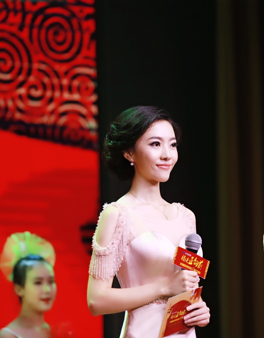 美女主播王玺冰