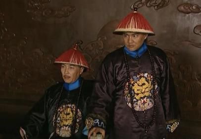 《雍正王朝》八阿哥逼宫,十三阿哥为什么躺在担架还能