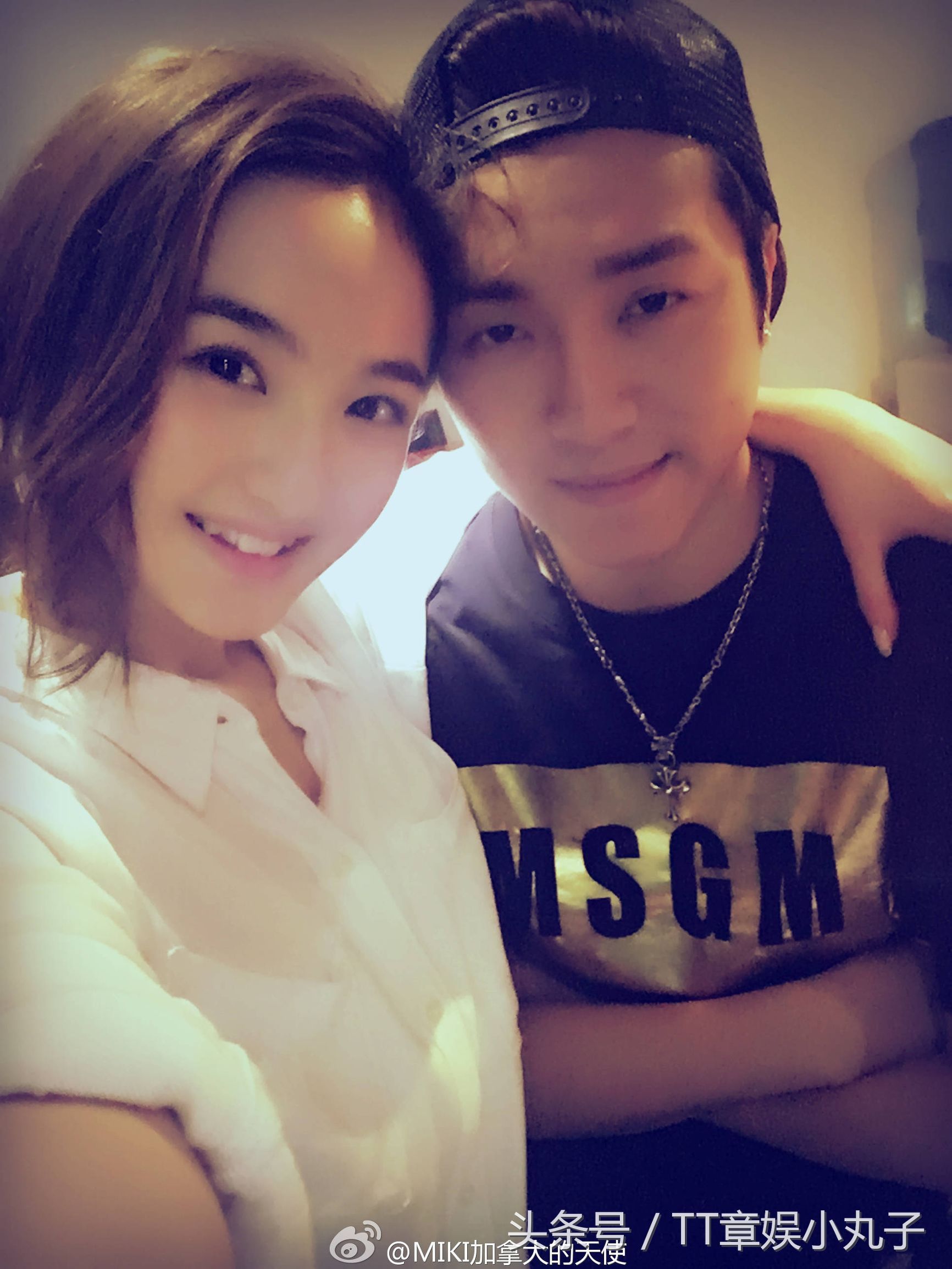 24岁歌手张木易与12岁miki恋爱,女方今年成年,两人便结婚了!