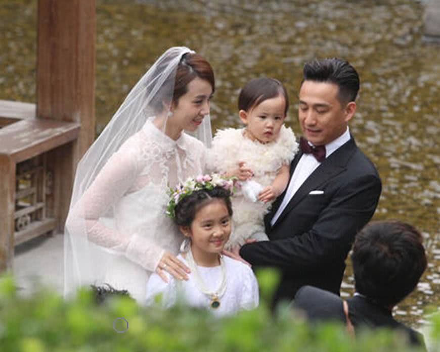 陆毅全家福,黄磊全家福,李咏全家福,都输给了颜值超高