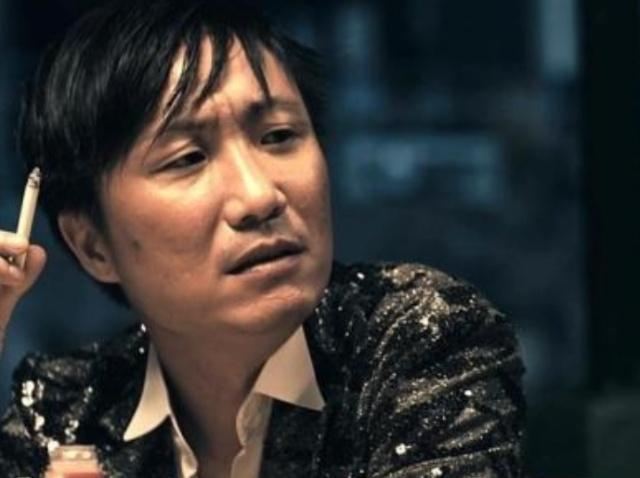 郑中基带妻儿外出打针,抱儿又牵女,桀骜"太子基"已成暖心奶爸