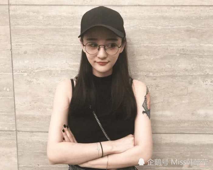 uzi网红女友放话好看的皮囊满身纹身,网友:小狗眼光太