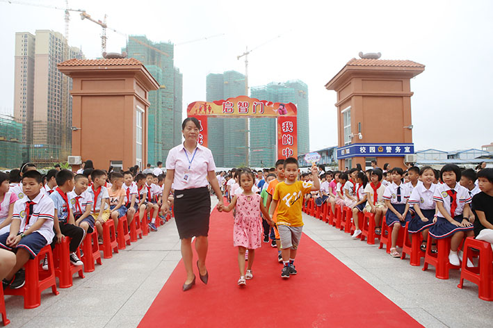 罗定泷州小学举行2018-2019学年度第一学期开学典礼