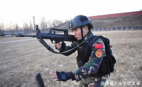 特种兵一秒就能单手换弹匣可能吗?老兵说出了事实,却让人失望!
