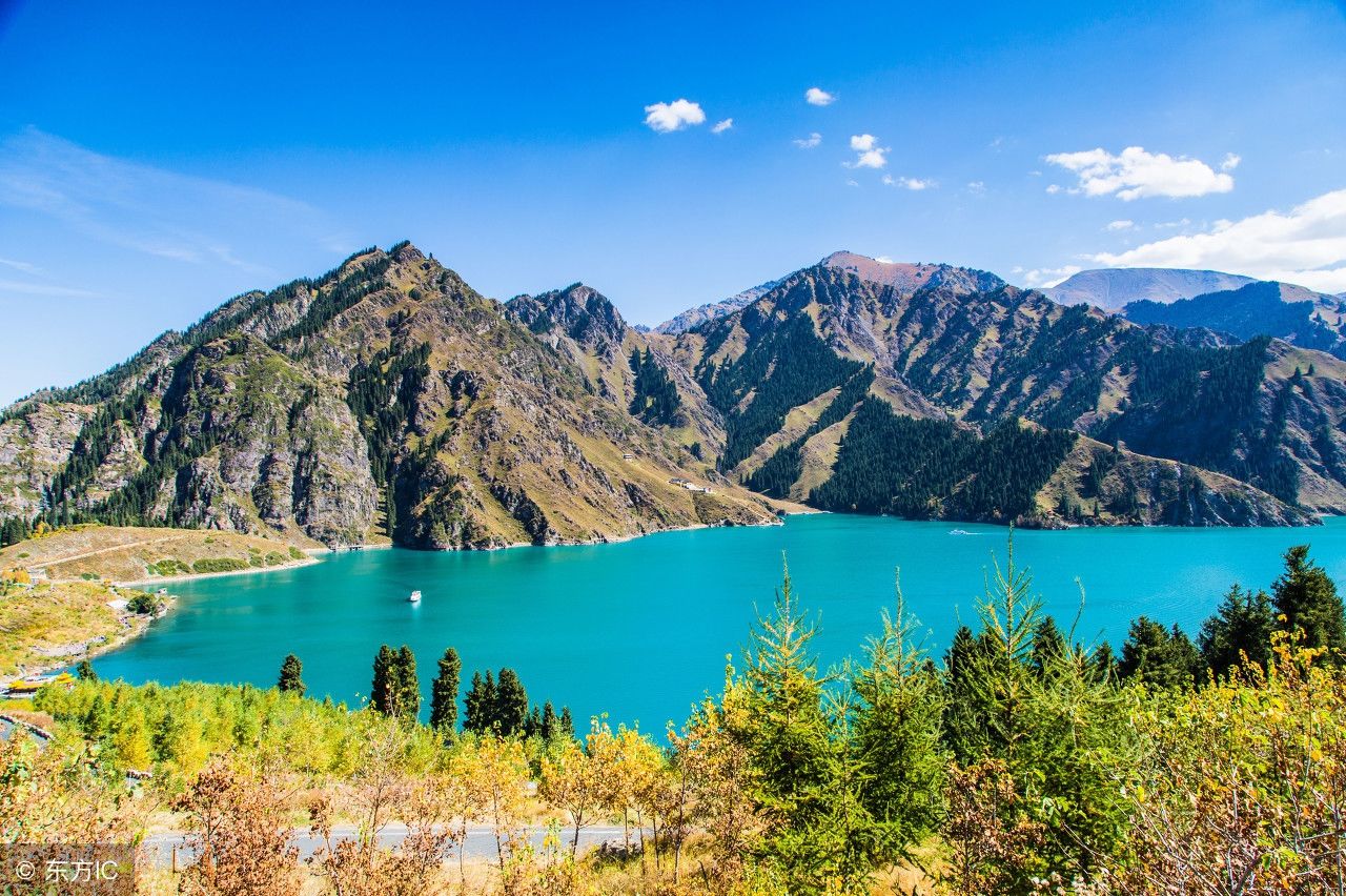 新疆天山天池景色美丽,值得一去的好地方!