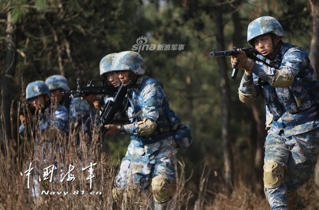 中国海军精锐特种部队还在装备40年前越战旧枪械