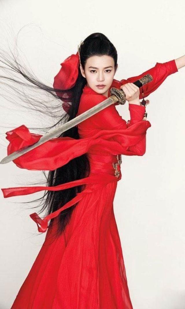 给穿红色古装服女星打分,刘亦菲8.5,杨颖9,迪丽热巴你