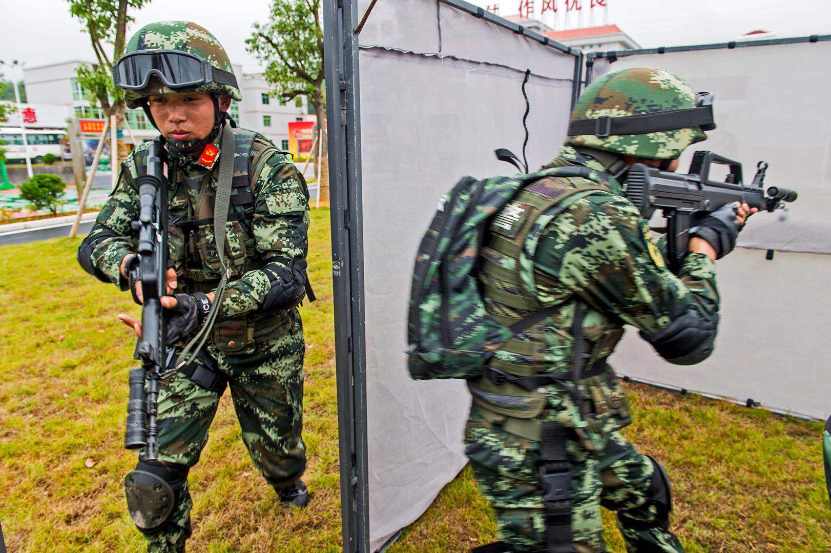 动如脱兔!看我武警战士疾速战术动作
