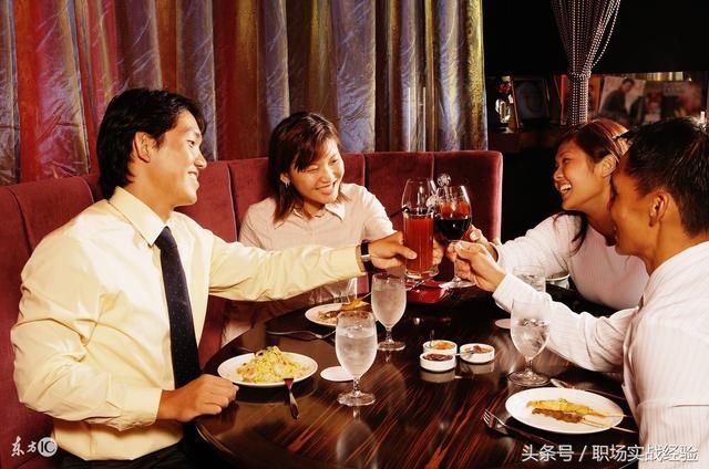 在重要饭局喝酒,记住这3个酒桌上的规矩,让领导对你赞赏有加!