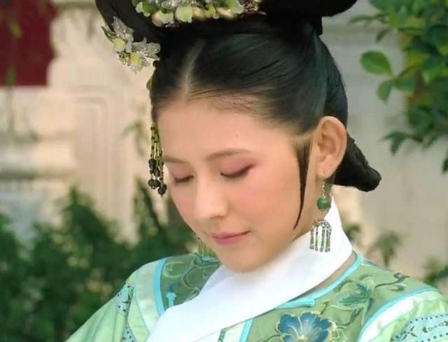 叶澜依入宫后,开挂般得晋升,吕盈风入宫多年,却与叶澜依一起被册封为