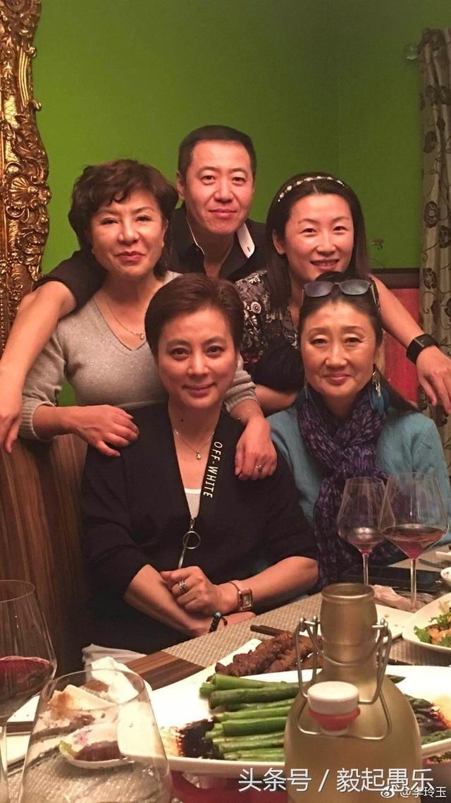 嫁犹太人恩爱却被离婚,老公浪漫儿子混血帅气,53岁李玲玉气质佳