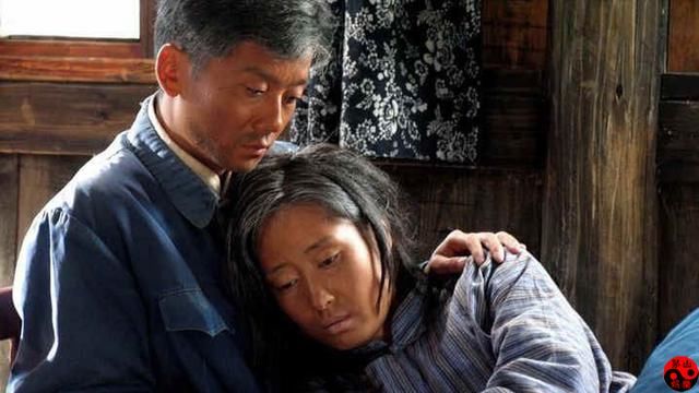 小说《活着》改编的剧,男主演狗成名,女主演靳东胡歌大姐大红