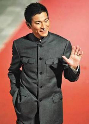 当男星穿上中山装,谢霆锋儒雅,成龙沉稳,李连杰成神话