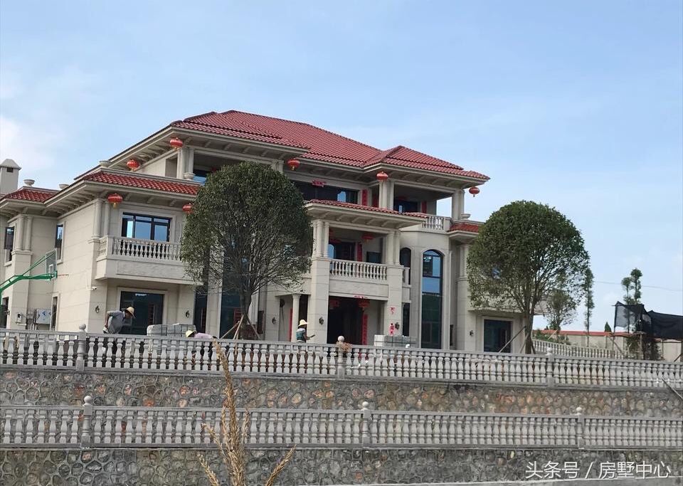 自建别墅设计:邵东廉桥别墅,太豪华了,犹如皇宫,有点