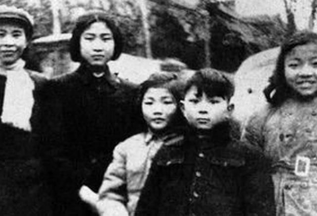 贺子珍弟弟违反红军纪律,没等上级电报就被处决,她含泪说十字