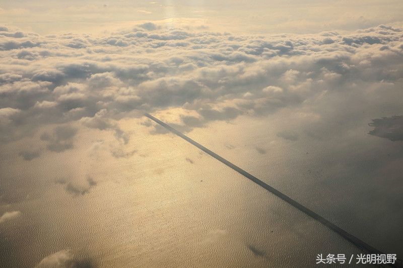 山东青岛:在飞机上俯瞰胶州湾跨海大桥,景色震撼