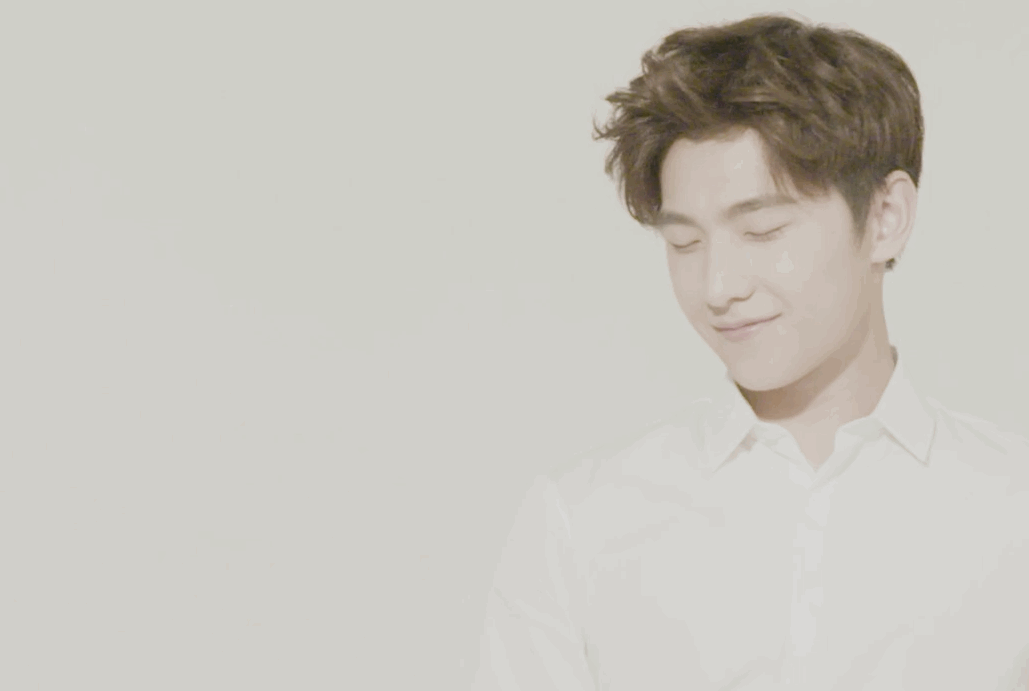 [杨洋][分享]170819 经得起放大的五官和脸庞 杨洋一颦一笑皆迷倒众毛