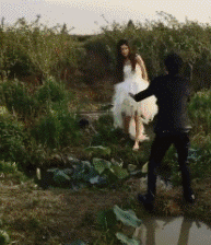 爆笑gif图:媳妇儿以后别穿这么短的裙子了,换谁不上火