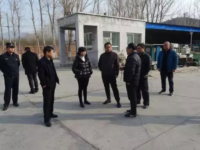 勤联动增强执行力 由镇党委书记闫岩带领班子成员及城管执法队,安全