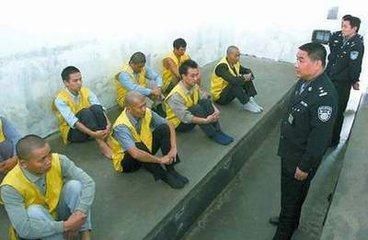 给死刑犯的最后一碗饭,都放入一块生肉,有什么寓意吗?