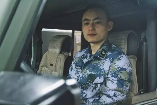 【策划】小伙zha,看发型就知道你是个当兵的.