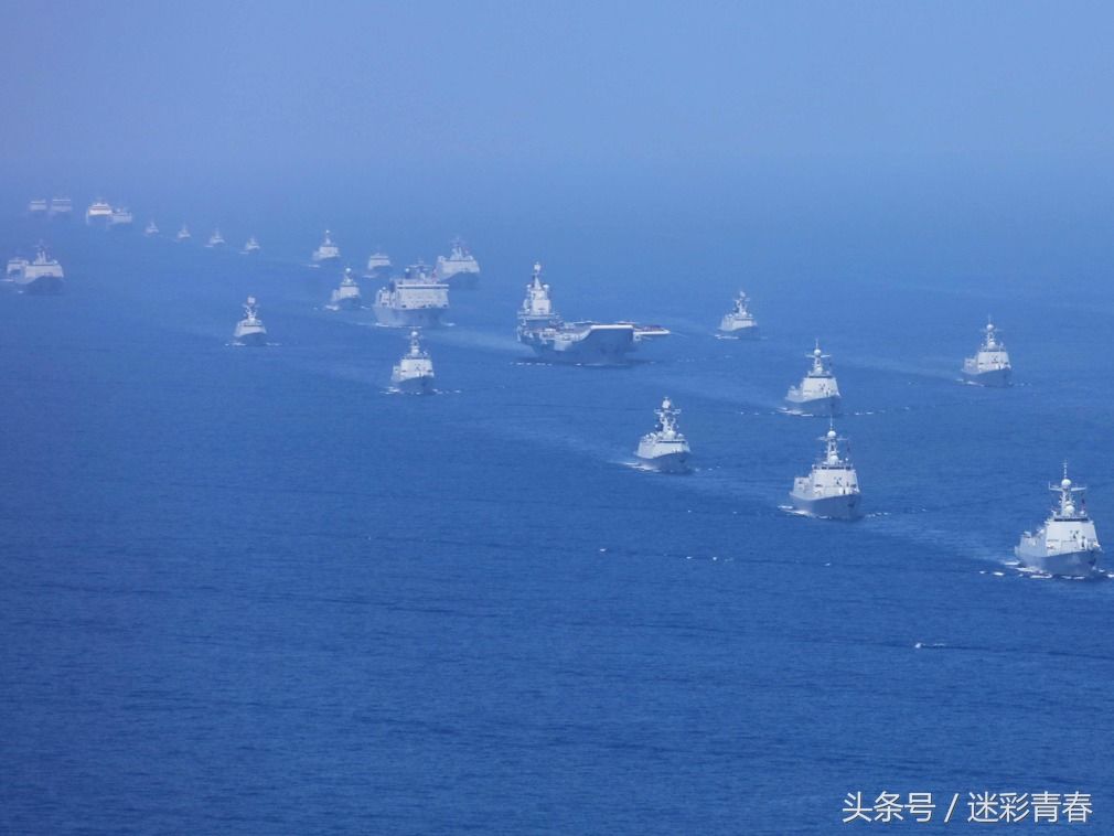 中国官方媒体公布的中国海军舰队阅兵现场照片.