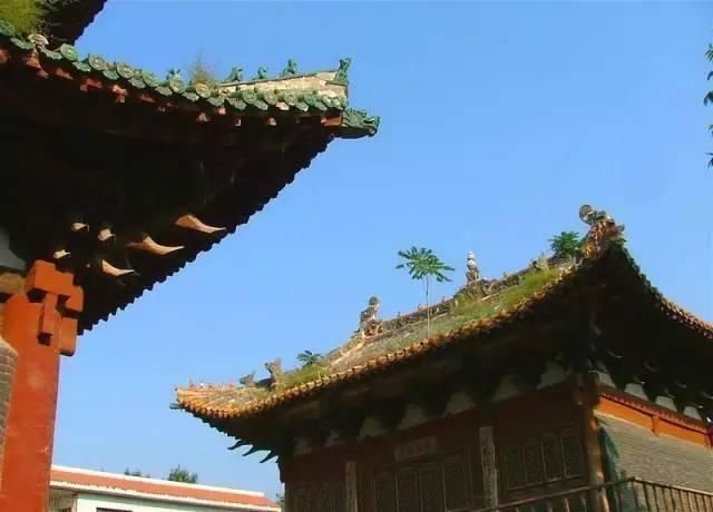 还有河南省唯一保存完好的城隍庙古建筑群,是研究古代建筑艺术的科学