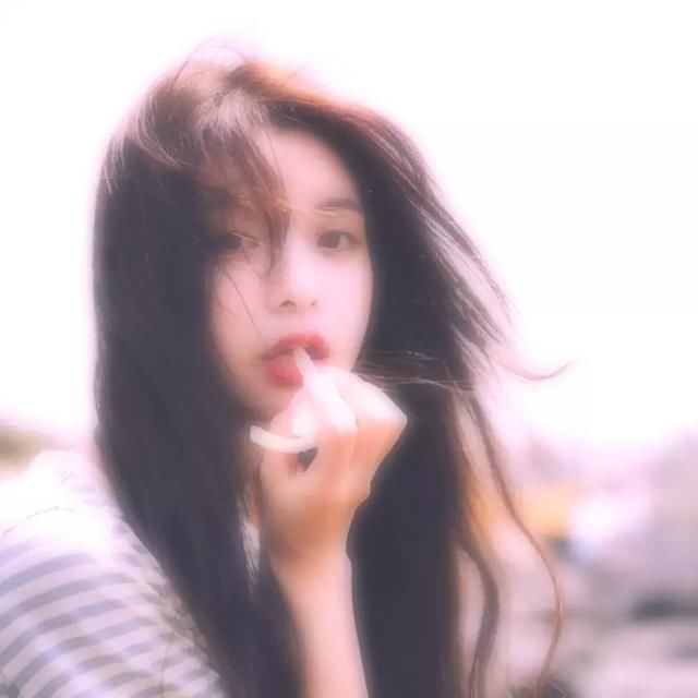 模糊头像:马在松软的土地上易失蹄,人在甜言蜜语中易摔跤