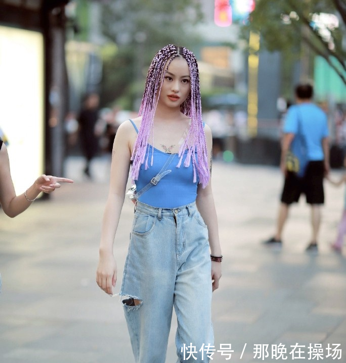 街拍短发a短发的美女,为了博人波浪,都敢韩式图片小卷眼球身材图片