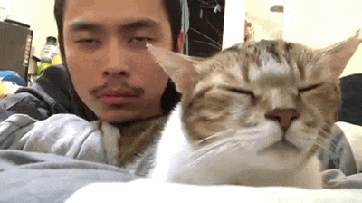 搞笑:单身女汉子,花式秀中指,是不是昨晚太用力了?