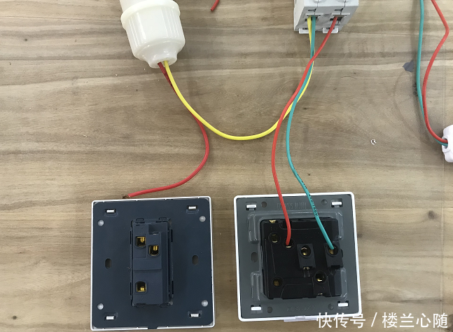 电工知识:一开五孔配个单联双控开关怎么接线?开关如何控制插座